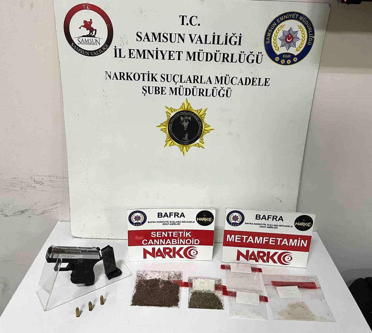 Bafra'da uyuşturucu operasyonu: Uyuşturucu ve ruhsatsız tabanca ele geçirildi