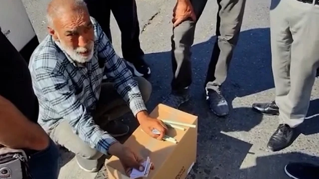 Galata Köprüsü’nde 'Bul karayı al parayı' yöntemiyle kumar oynattı: 'Money' diyerek euro istedi