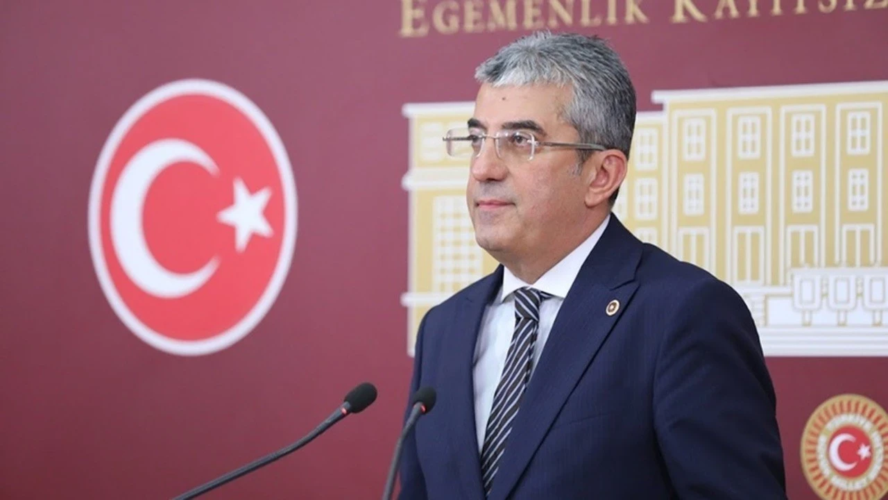 Gökhan Günaydın yeniden CHP Grup Başkanvekilliği görevine döndü