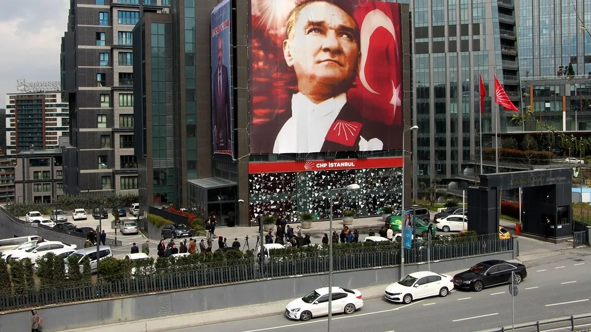 CHP'deki arınma İstanbul'a dayandı! 6 ilçe başkanı topun ağzında
