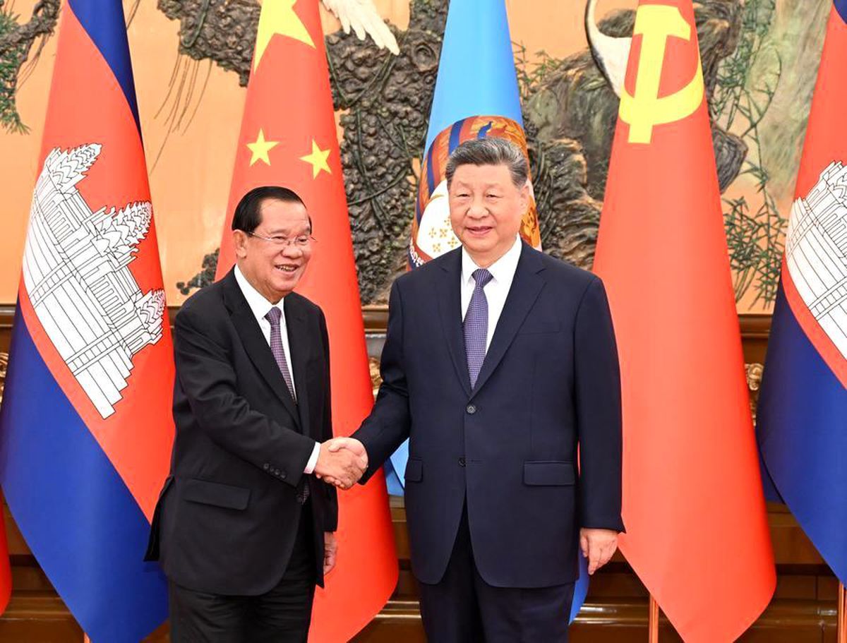 Çin Cumhurbaşkanı Xi, Kamboçya Senato Başkanı Hun Sen ile Görüştü