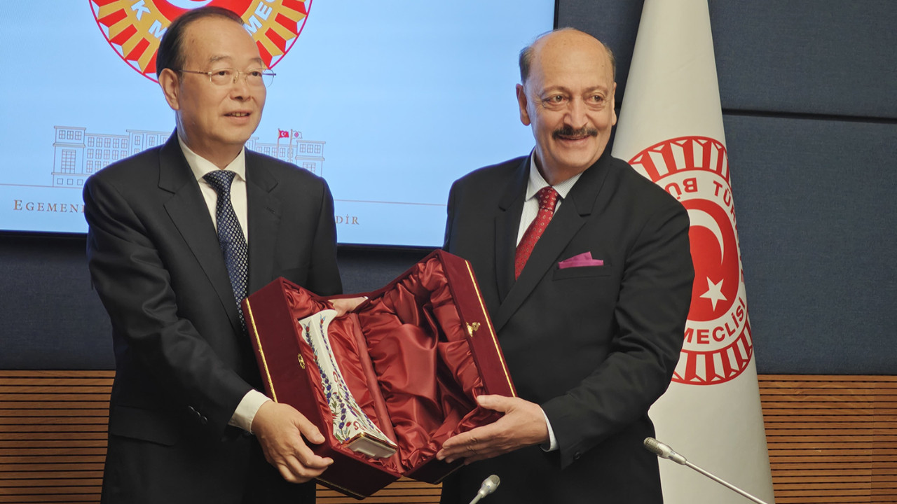 Vedat Bilgin’den TBMM’de Çin heyetine sıcak karşılama: Hegemonyanın çöktüğü dönemde buluştuk