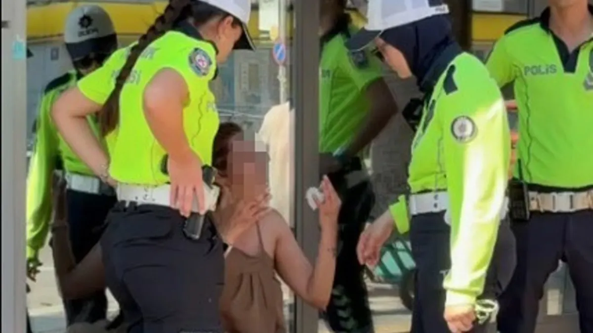 İzmir'de taksi yolculuğu kabusa döndü! Biber gazı, yumruk ve kırılan ayna..