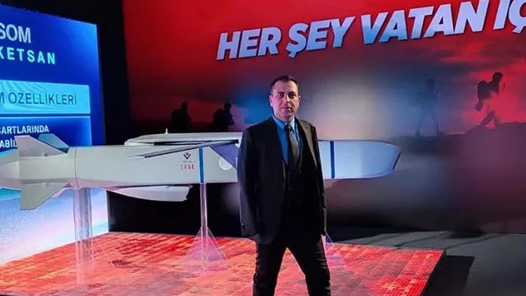 İki kolunu kaybeden Yusuf Akgün, Kaan ve milli füzelerin görsel modelleyicisi oldu