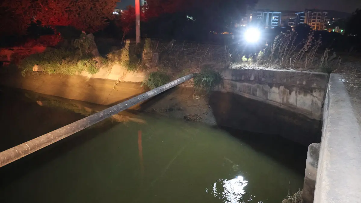 İzmir'de kanal faciası! Biri 6 diğeri 8 yaşındaydı... "Görünce suya atladım"