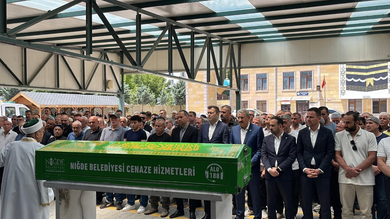 Havai fişek fabrikasındaki patlamada can veren işçi son yolculuğuna uğurlandı