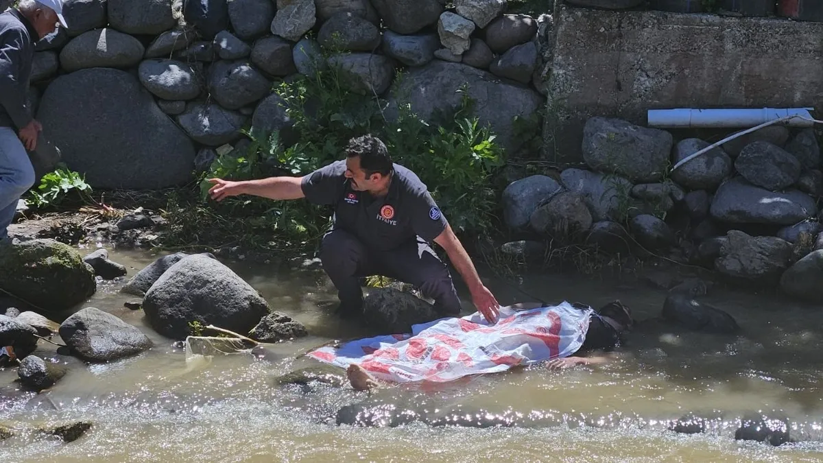 Barfiks çekmek isterken canından oldu