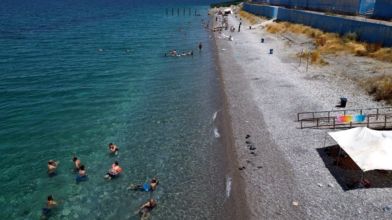 Türkiye'nin mavi bayraklı tek göl plajı yeniden ücretsiz oldu! 1700 rakımda deniz keyfi