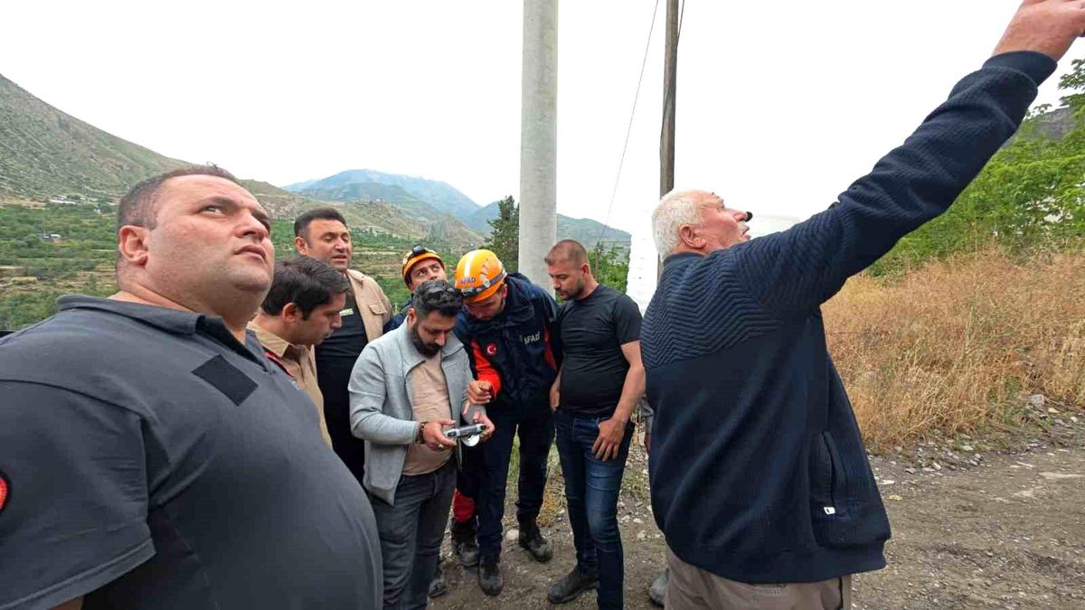 Kayalık alanda mahsur kalan genç, AFAD'ın 2 saatlik operasyonuyla kurtarıldı