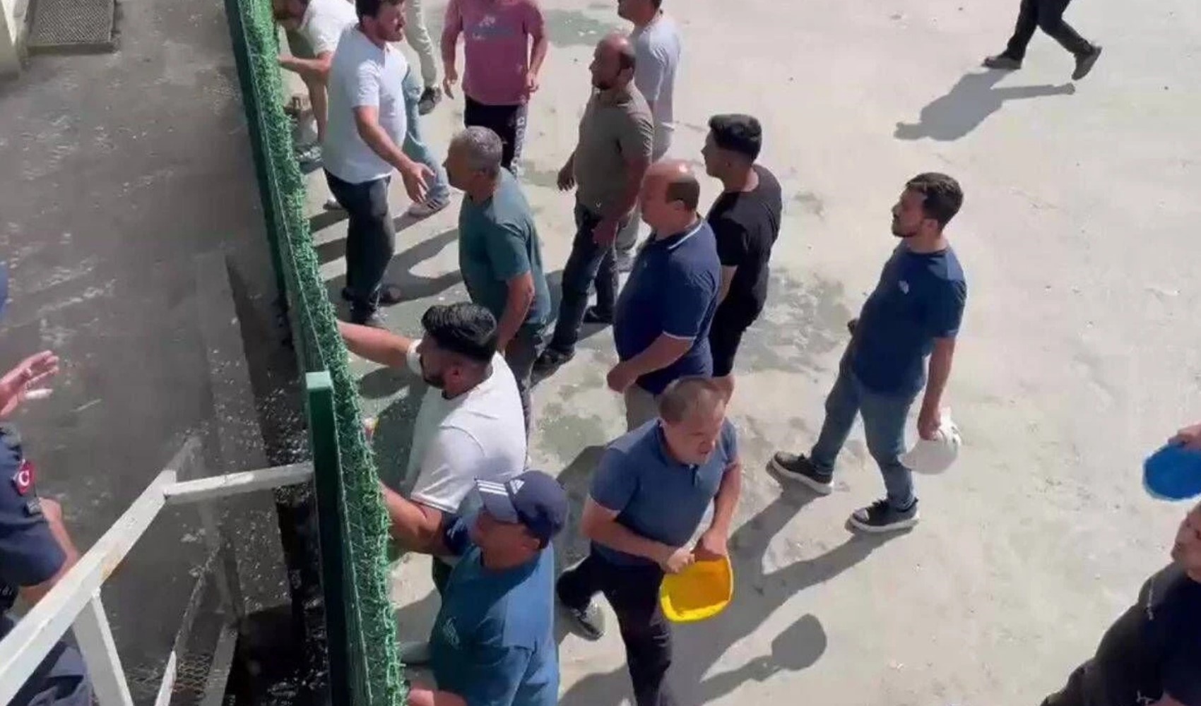 Maden işçilerinin eyleminde tansiyon yükseldi: Silah sesleri duyuldu