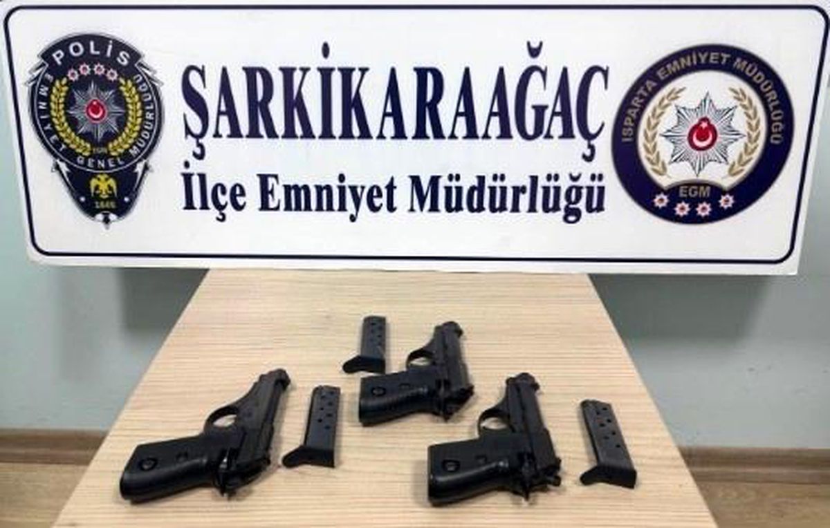 Şarkikaraağaç'ta ruhsatsız silah operasyonu: 2 şüpheli hakkında işlem başlatıldı