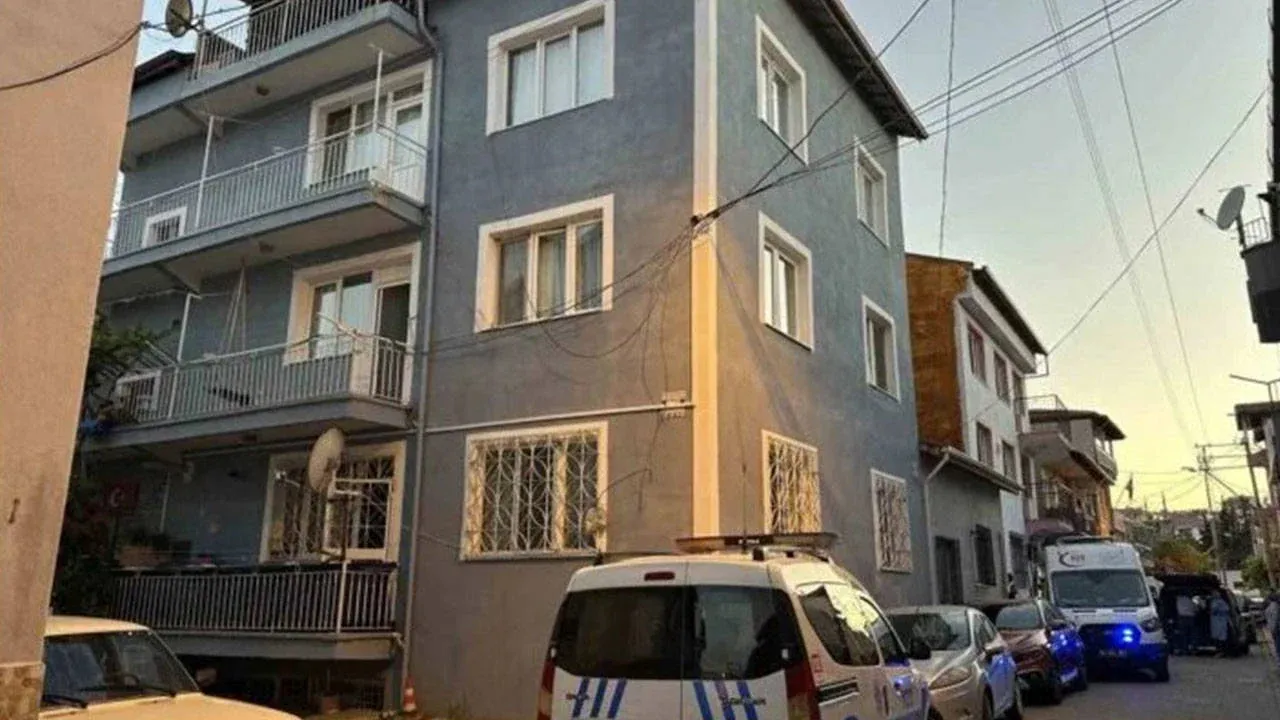 Uşak'ta 3'üncü kattaki balkonundan düşen kadın hayatını kaybetti