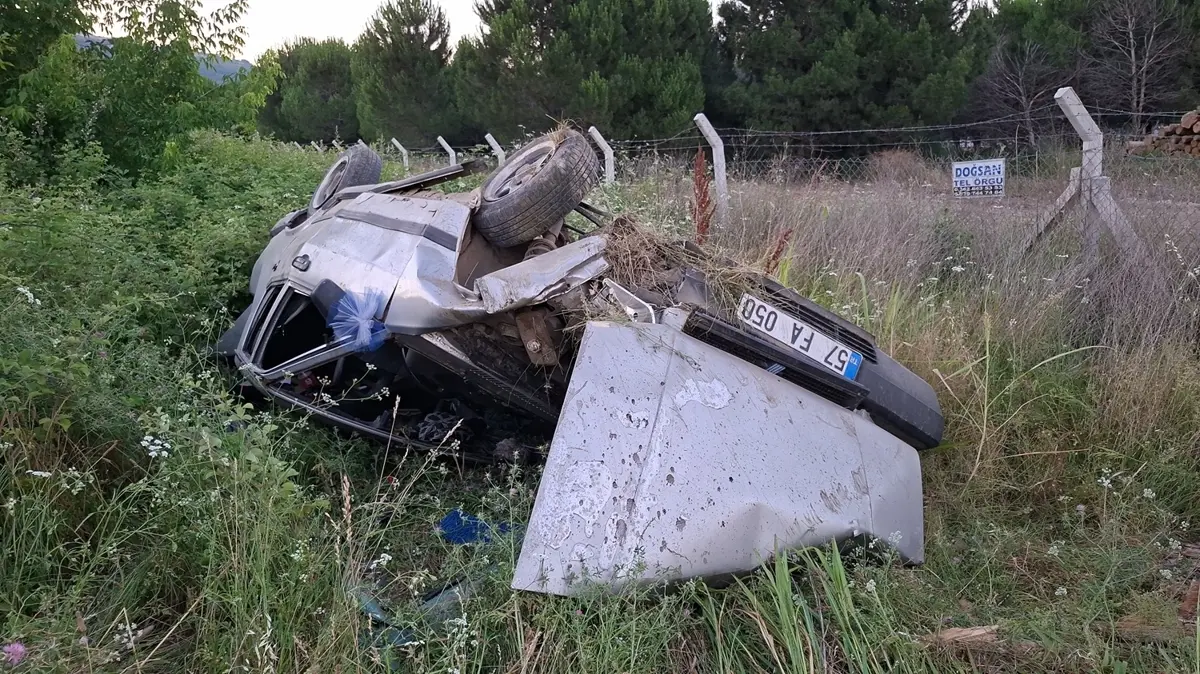 Samsun'da otomobil şarampole devrildi: 3 kişi yaralandı