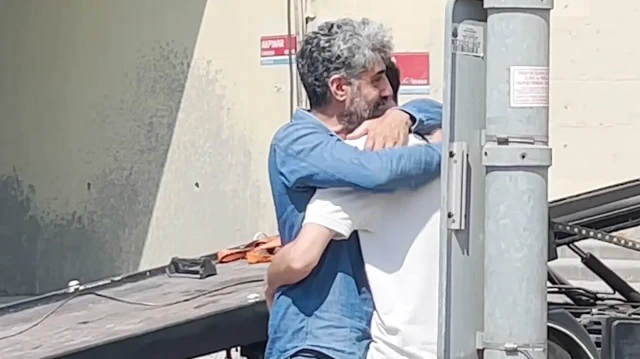 Sarı ışıkta hızlanan araç ortalığı savaş alanına çevirdi: Gözyaşlarına boğulan genç sürücüyü babası böyle teselli etti