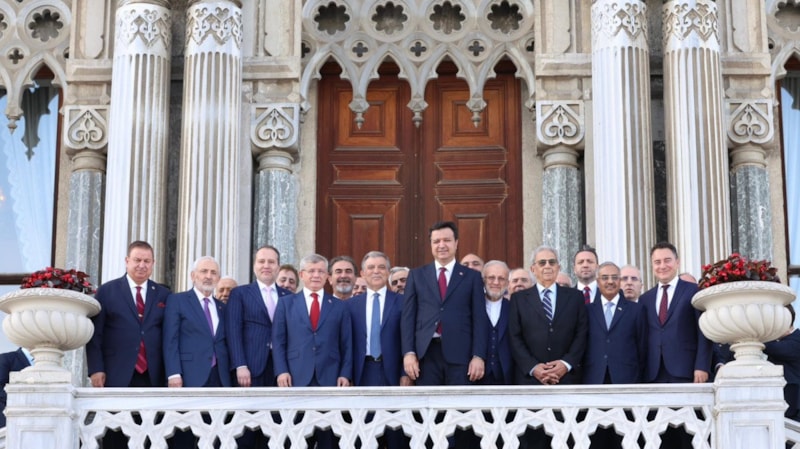D-8 Zirvesinde sürpriz buluşma