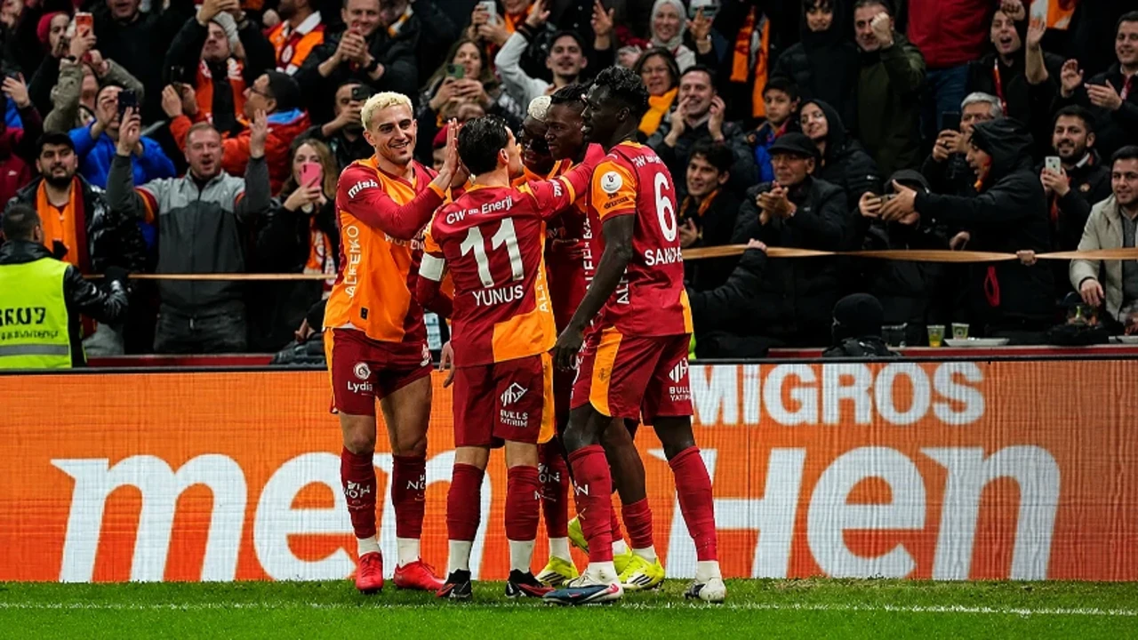 Galatasaray'da maaş krizi iddiası! "Oyuncu hesaplarına bloke geldi"