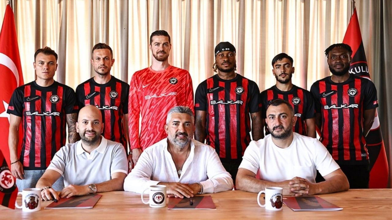 Çorum’da 10 futbolcu gitti 9 futbolcu geldi