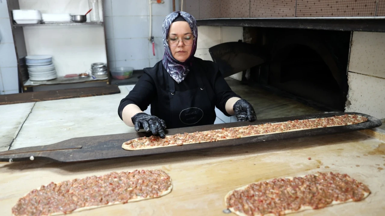 Usta krizine hamurla çözüm: Öğrenip lokantayı ayakta tuttu