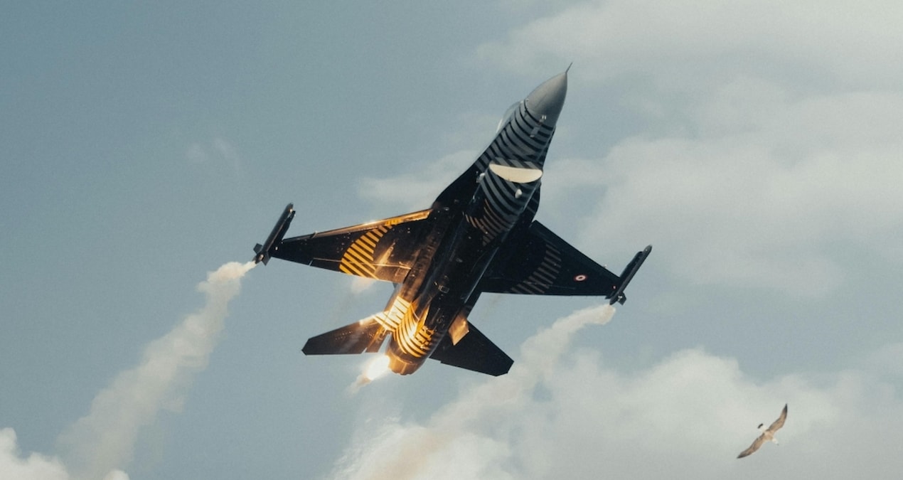 Yolcu uçağı 'kaçırılma' sinyali verdi; Türk F-16'lar havalandı