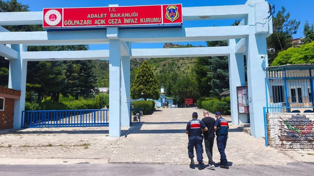 Bilecik’te hakaret suçundan aranan şahsı Jandarma yakaladı