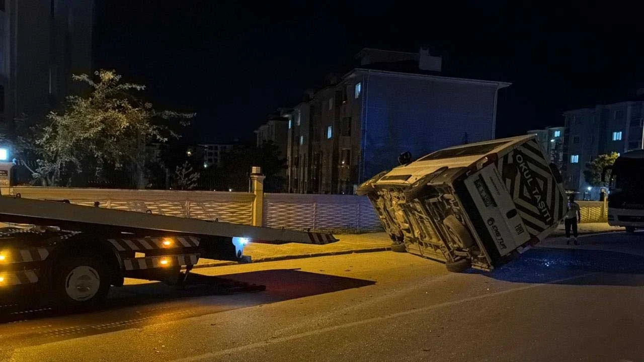 İşçi servisi devrildi! 7 yaralı
