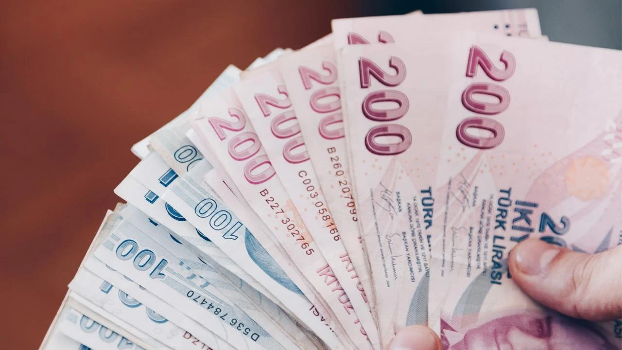 Komisyon'da kabul edildi: En düşük emekli aylığı 23 bin 552 TL'ye yükseltiliyor
