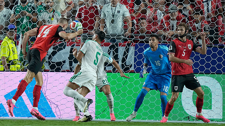 Avusturya - Cezayir maçı nefesleri kesti! 90+6'da gelen gol İran'ı eledi