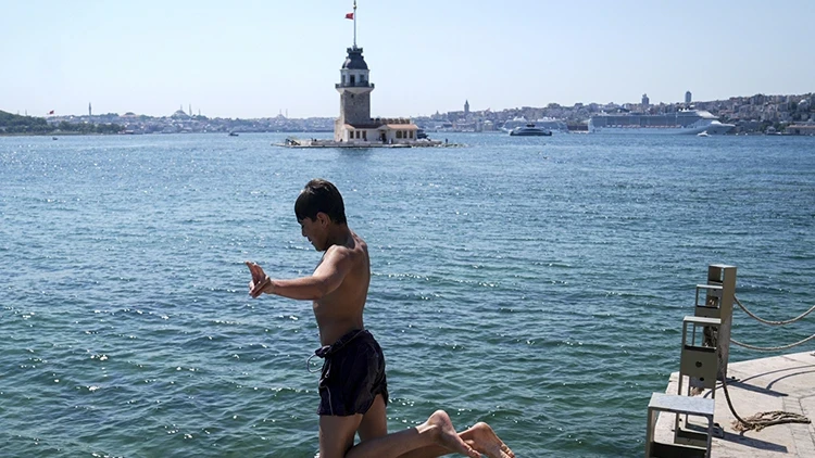 İstanbul'da en yüksek sıcaklık burada ölçüldü | İşte megakentte ilçe ilçe termometrelerin gösterdiği değerler