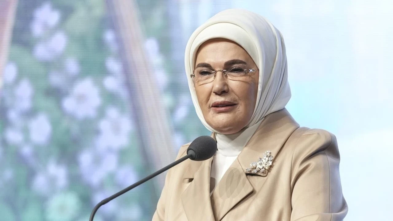 Emine Erdoğan, YKS'ye girecek öğrencilere başarılar diledi