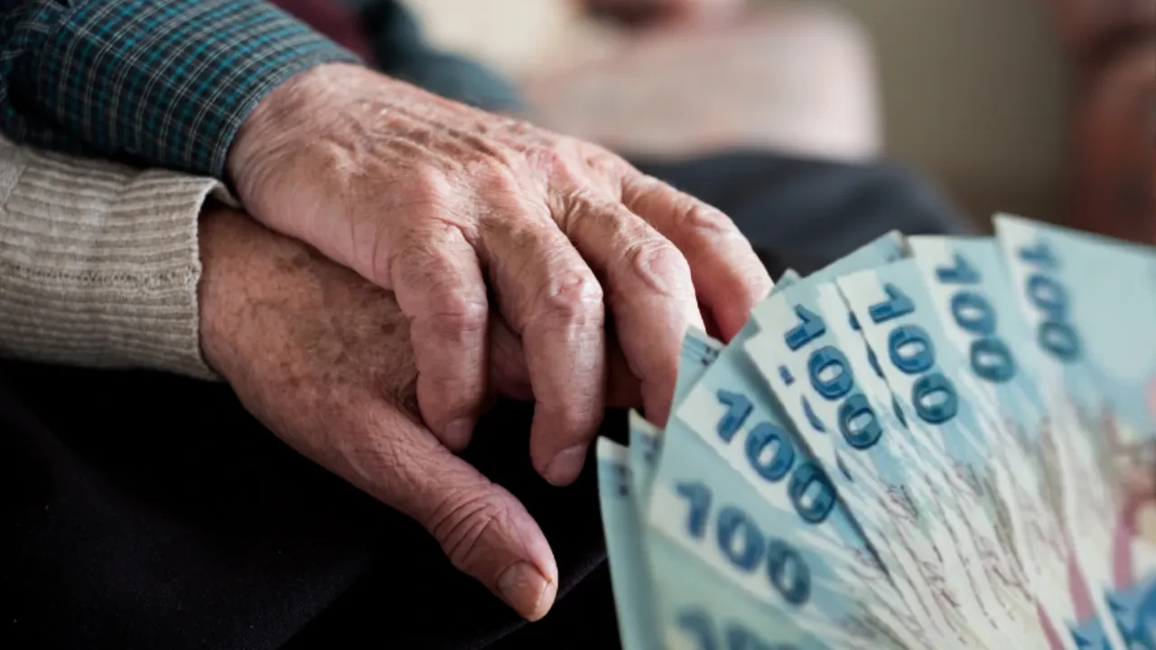 Emekliye 30 bin lira nakit ve faizsiz kredi! Temmuz zammıyla banka promosyonları değişti