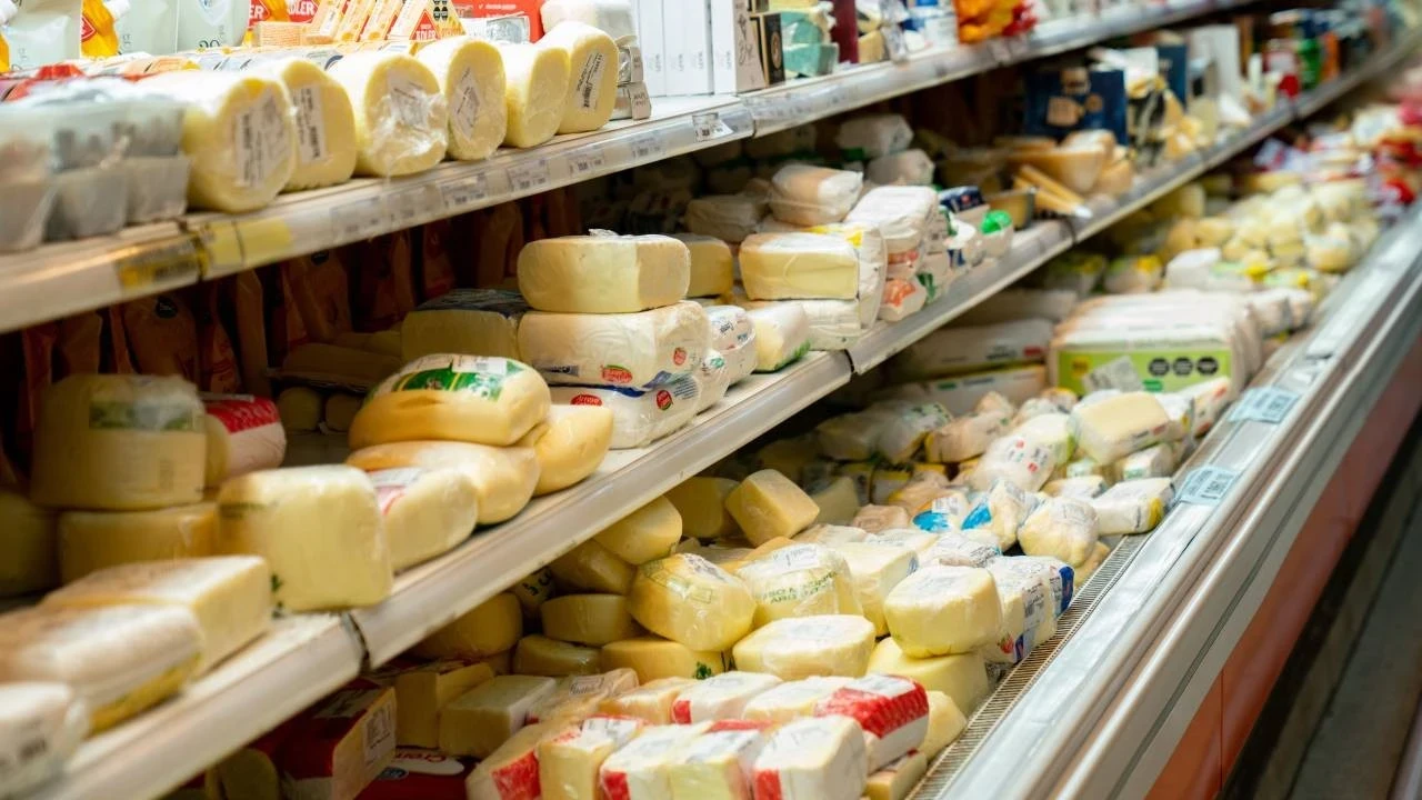 Ünlü markanın peynirinde ölümcül bakteri çıktı! Binlerce markette satılıyor: Toplatma kararı verildi