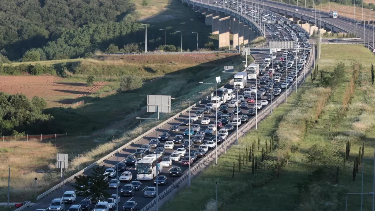 Bayram trafiğinde rekor yoğunluk: 29 milyon araç geçiş yaptı