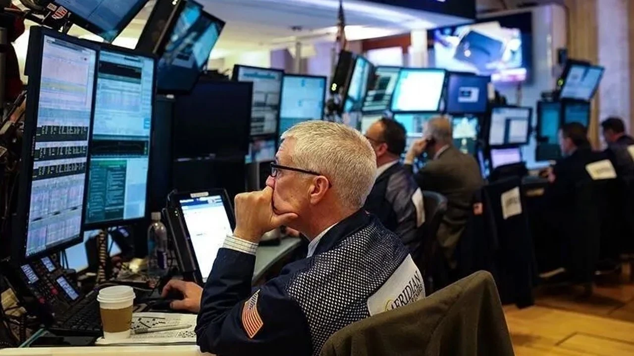 New York borsası karışık seyirle açıldı