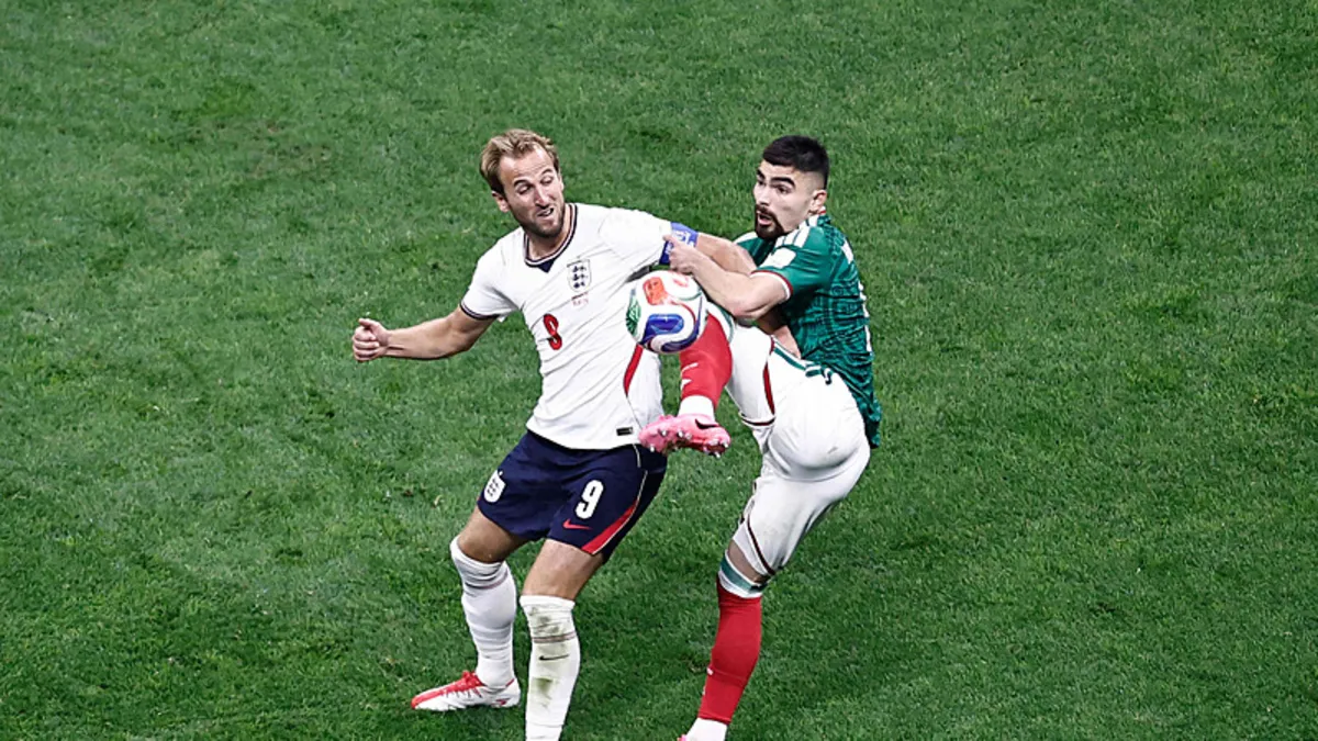 Meksika'nın Azteca'da yıllar sonra bileği büküldü