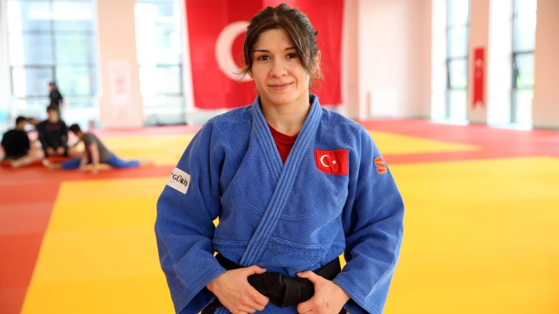 Milli judocu Tuğçe Beder Çin'de gümüş madalya kazandı