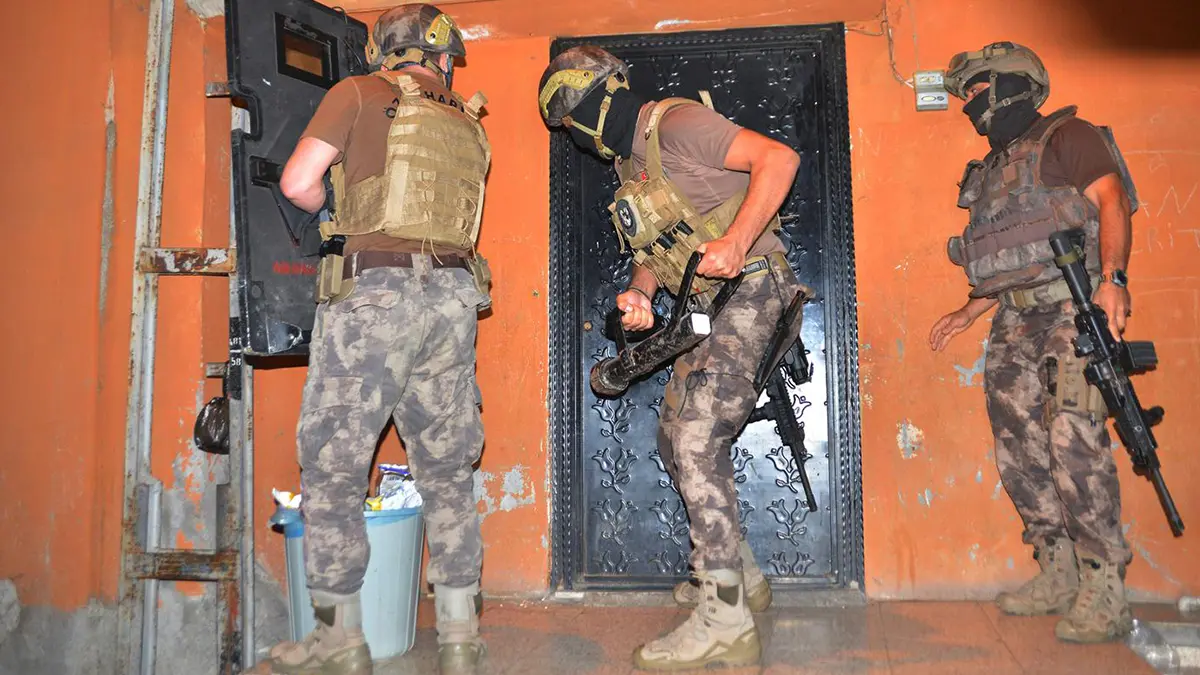 Afyon'da göçmen kaçakçılığı operasyonu: Çok sayıda gözaltı var