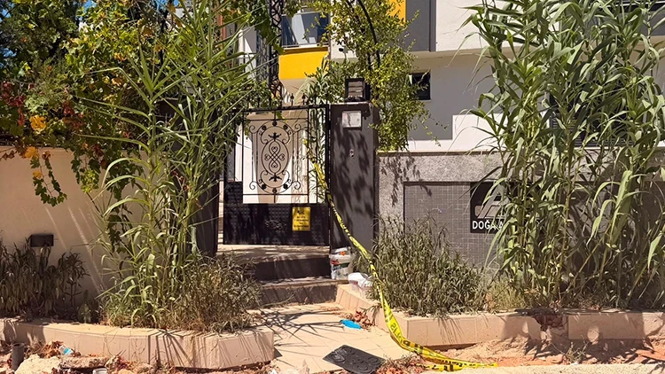 Antalya'da maskeyle gelip "Polis" diye kapıyı çaldı: Eski sevgilisini vurup intihar etti