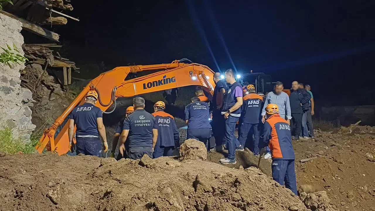 Eskişehir'de kaçak kazı faciası: Define ararken göçük altında kalan kişi öldü
