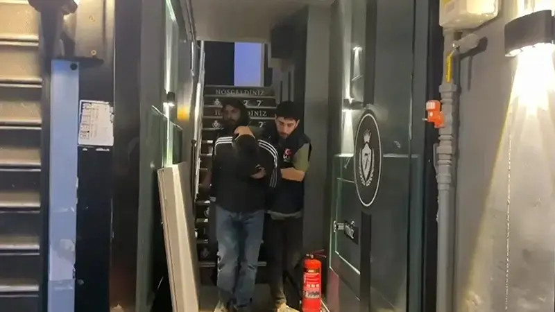 Eyüpsultan'da durdurulan motosiklette uzun namlulu silah ve el yapımı bomba ele geçirildi: 3 tutuklama