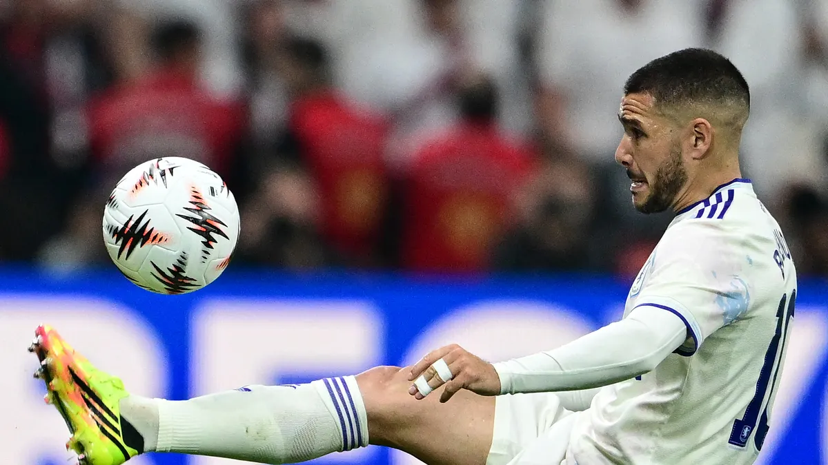 Galatasaray’ın yeni yıldızı Premier Lig’den! Okan Buruk raporlayacak...