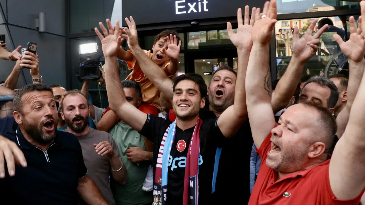 Trabzonspor Aral Şimşir transferini resmen duyurdu! İşte sözleşme ayrıntıları...