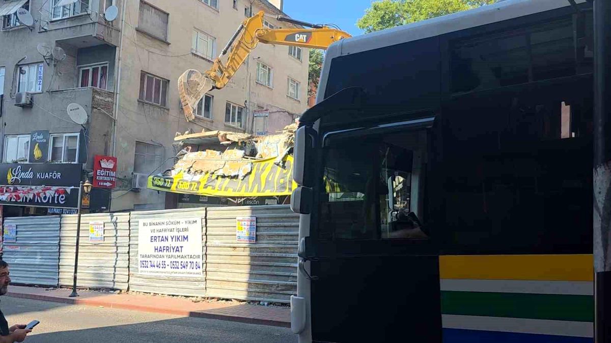 Vatandaşlardan iş yerinin yıkımında tepki