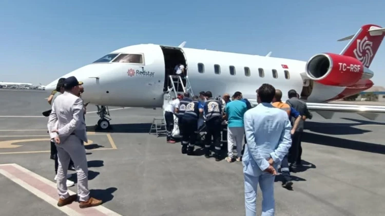 Mısır'da trafik kazası geçiren 3 Türk vatandaşı Türkiye'ye getirildi