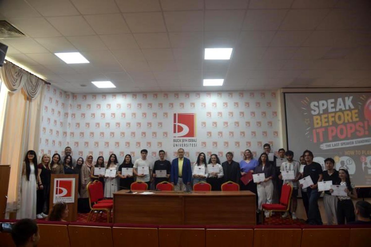 BŞEÜ'de İngilizce Yılsonu Gösterisi büyük beğeni topladı