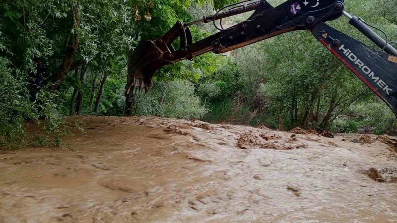 Malatya’da Kozluk Çayı taştı, yürüyüş rotaları su altında kaldı