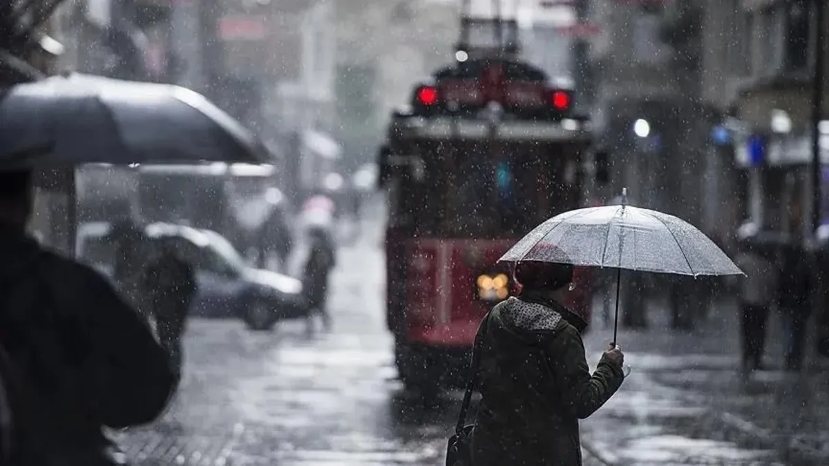 Meteoroloji ve Valilikten sarı kod uyarısı: İstanbul’a dev yağış kütlesi geliyor! Hafta sonu şemsiyesiz dışarı çıkmayın