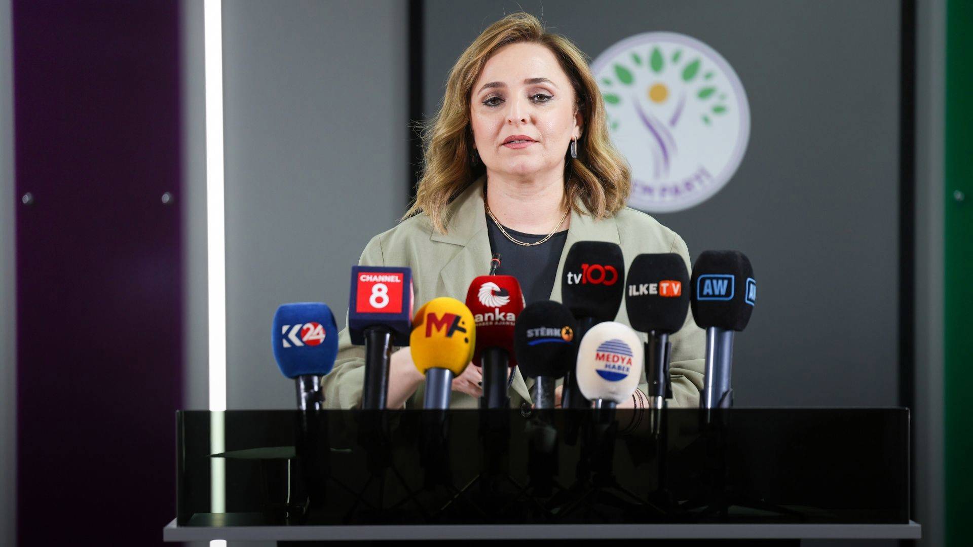 DEM Parti: Öcalan, gazetecilerle görüşmek istiyor