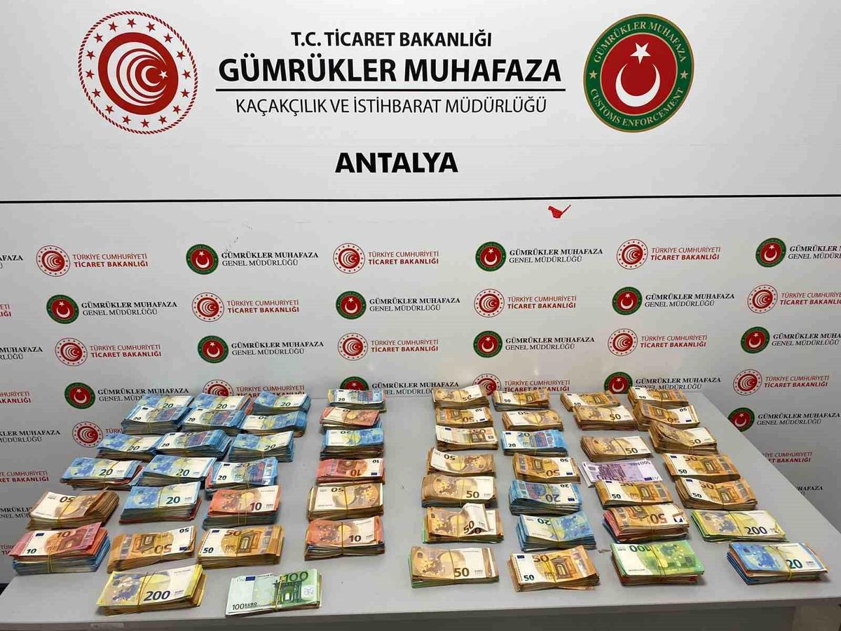 Bebek bezleri içerisine gizlenmiş 20 milyon liradan fazla nakit para ele geçirildi