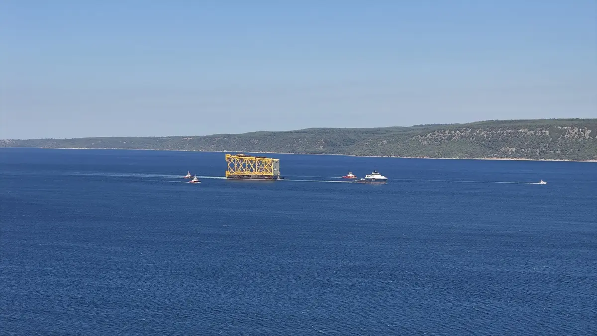 CASTRO XI, Çanakkale Boğazı'ndan geçti