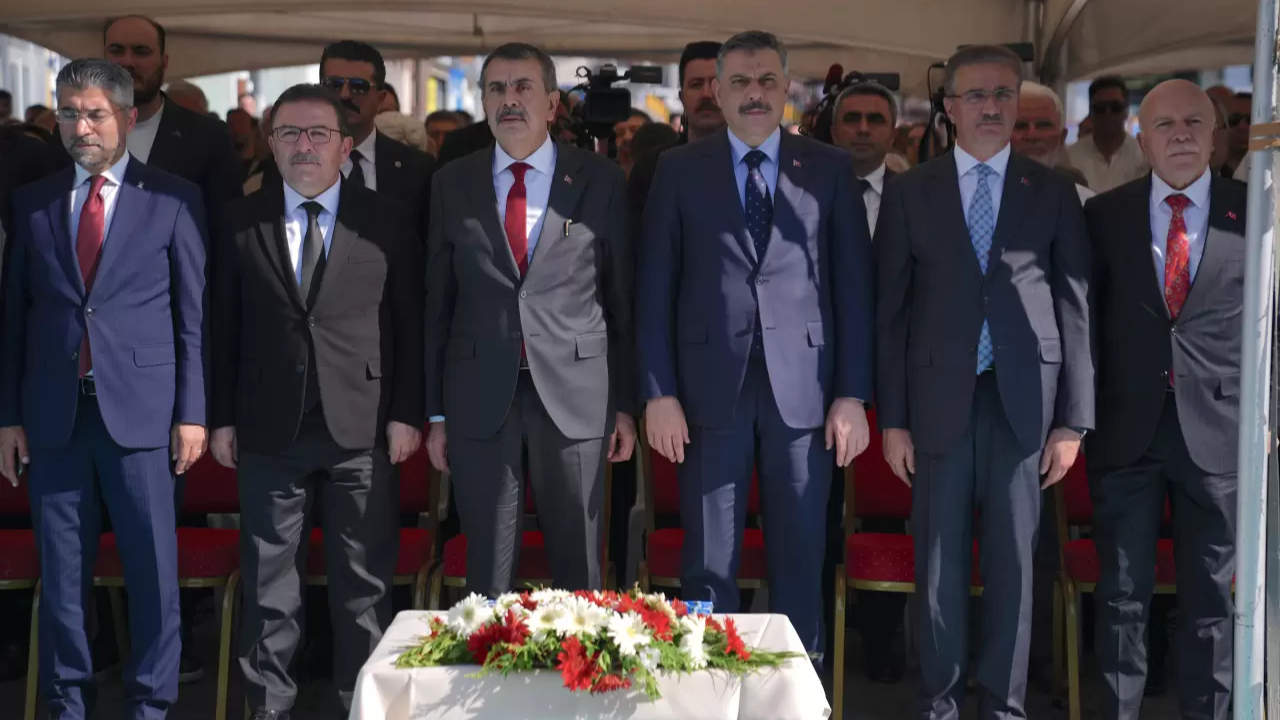 Bakanlar Tekin ve Çiftçi Erzurum'da kentsel dönüşüm törenine katıldı